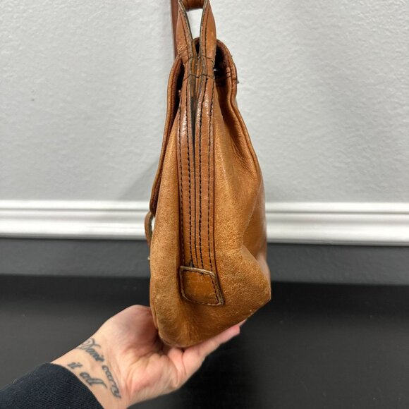 Vtg 60s 70s Tan Leather Womens Flap Shoulder Satchel Bag Purse Hippie Boho - Picture 9 of 9